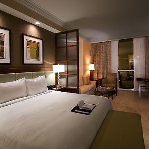 Signature Deluxe Suite